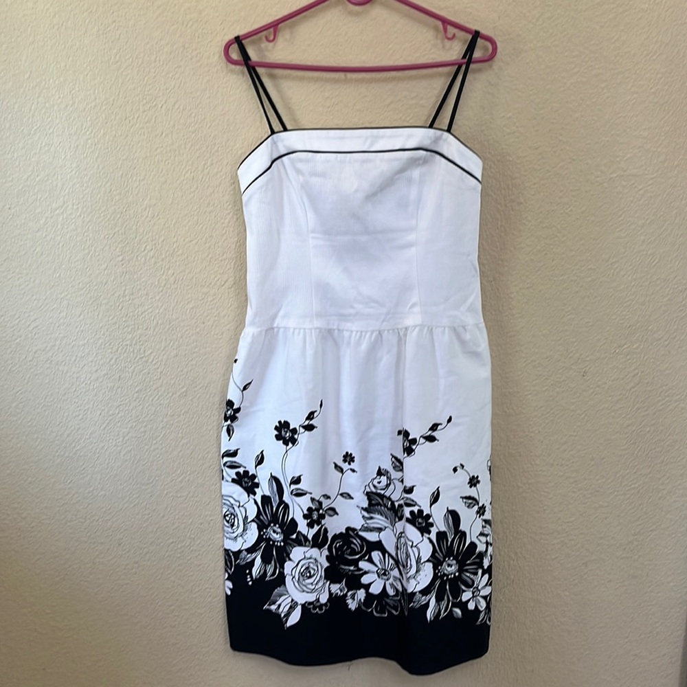 Women white dress with black flower , size 10